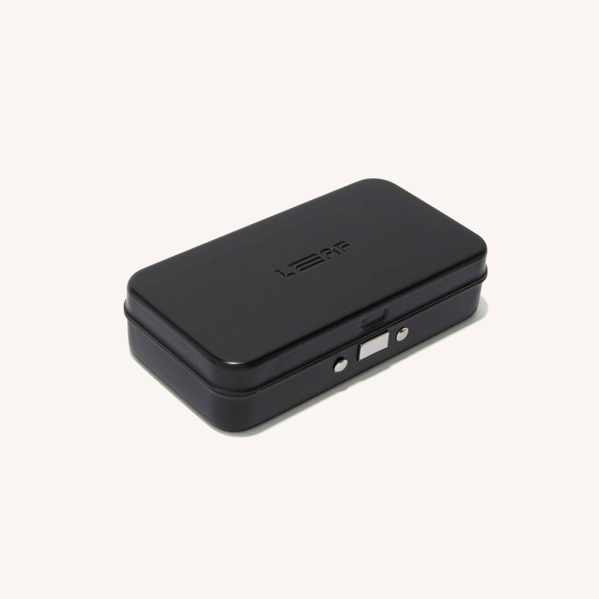Black case for the single-edge razors, closed, on a white background.