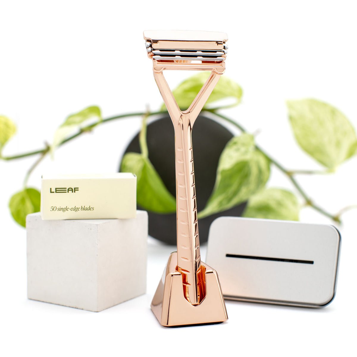 The Leaf Kit | Three-Blade Razor + Razor Stand + Razor Blades | Leaf Shave