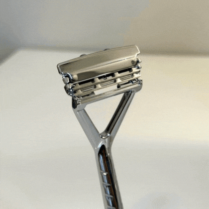 gif of a leaf razor being loaded one blade after another