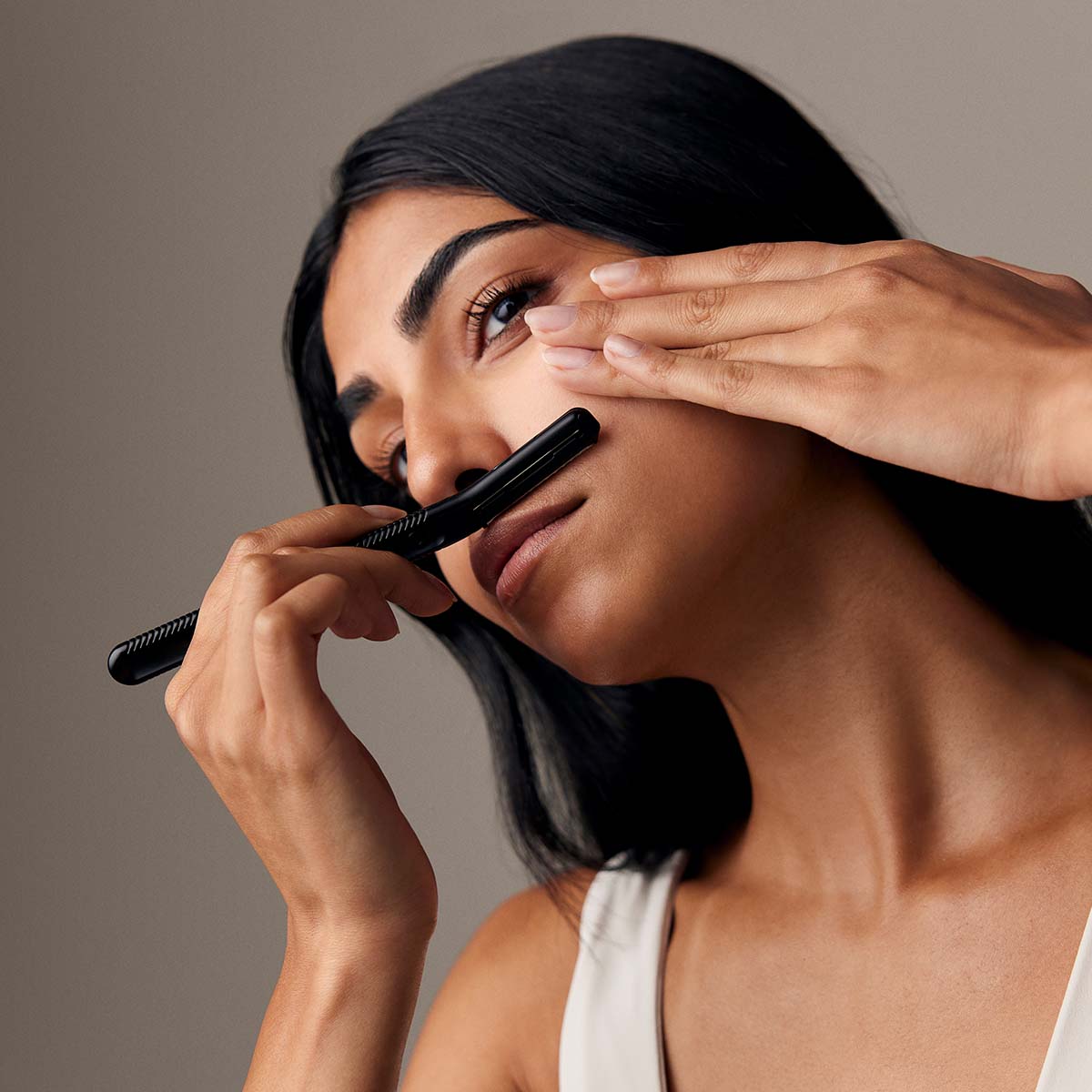 HOVER Dermaplaning upper lip with a black dermaplaner