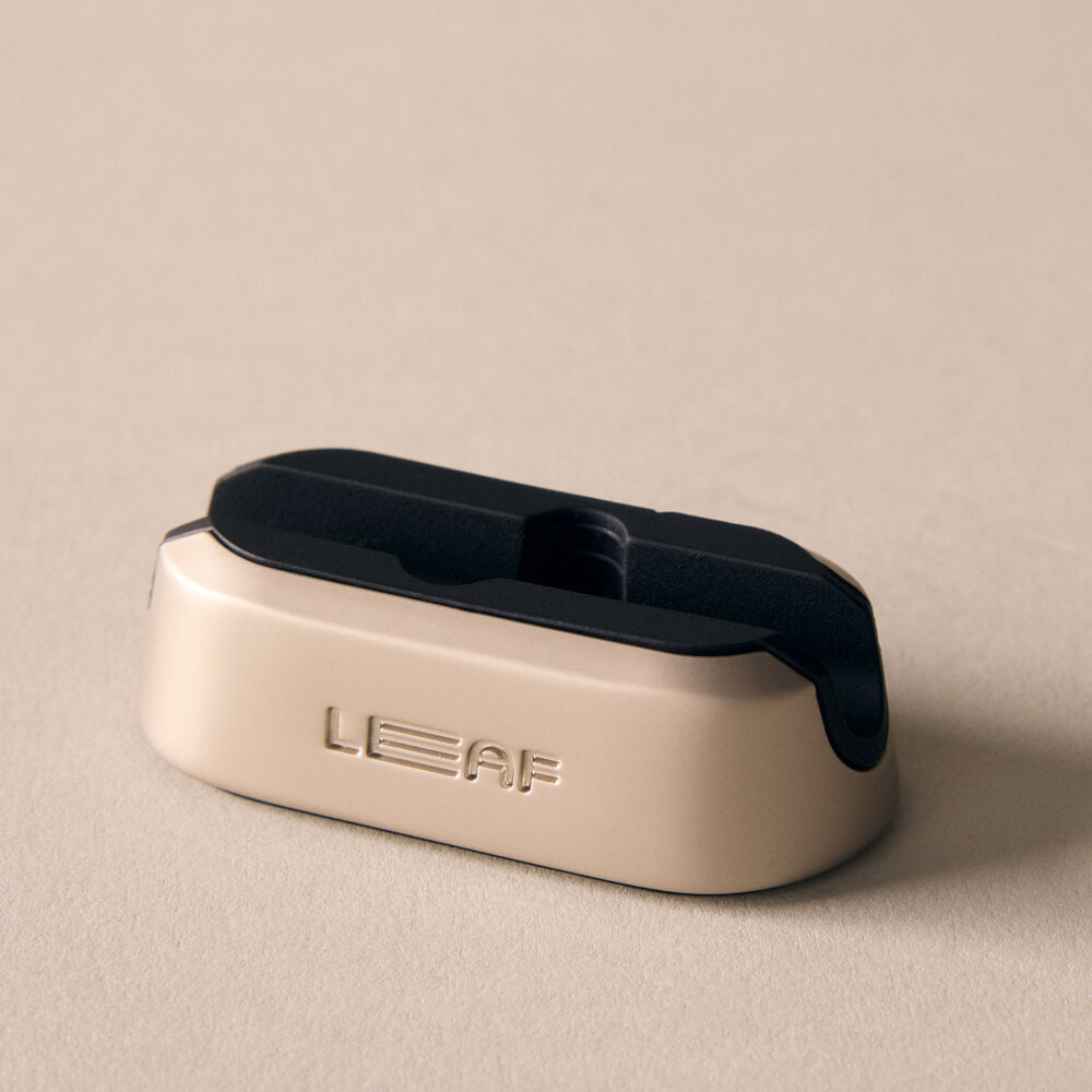 Dermaplaner Stand, Silver – Leaf Shave
