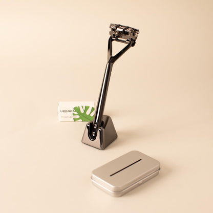 The mercury Leaf razor kit with the razor, stand, package of blades, and recyclable tin 