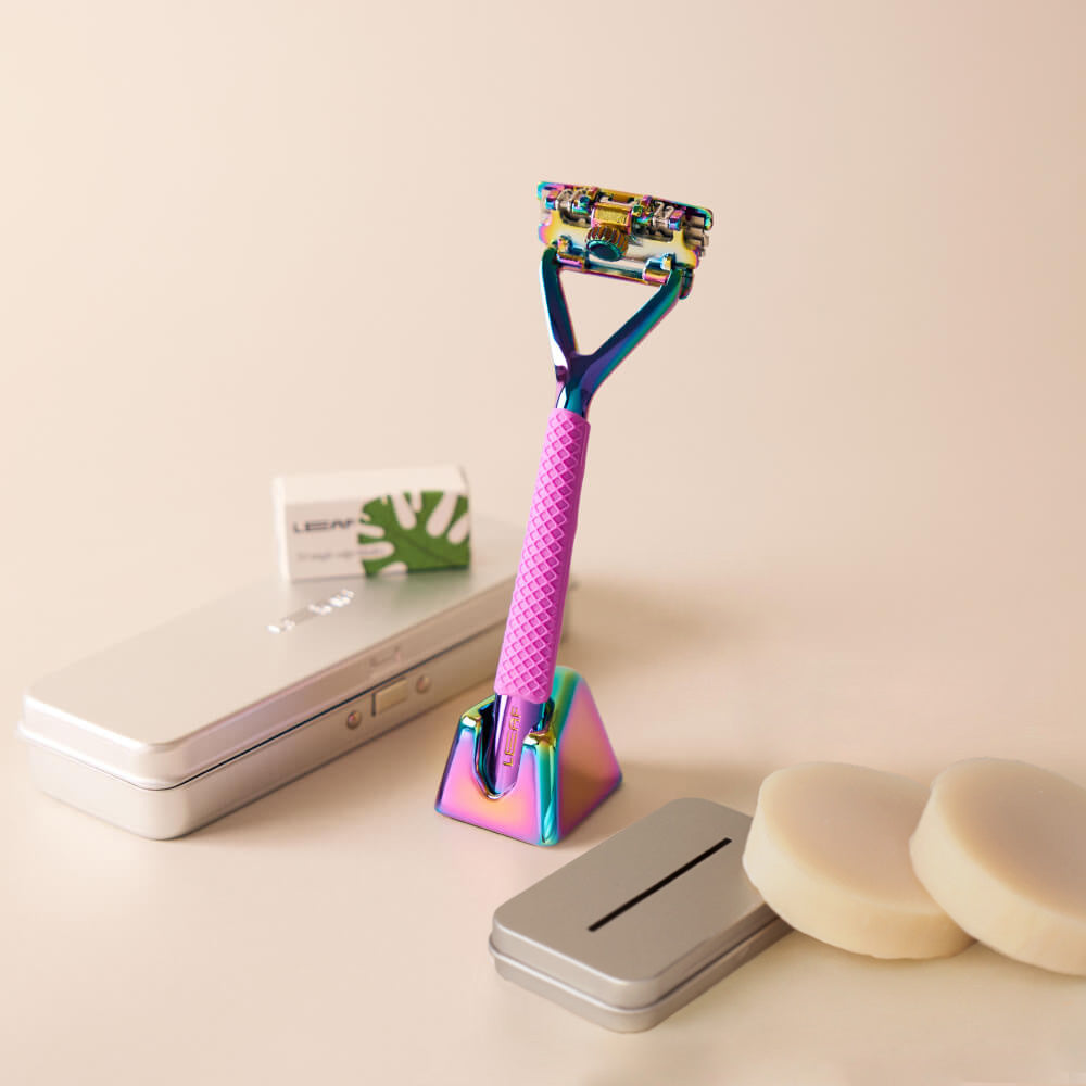 Prism leaf super bundle with Leaf razor, stand, blades, case, recycling tin, grip and shave soap bar