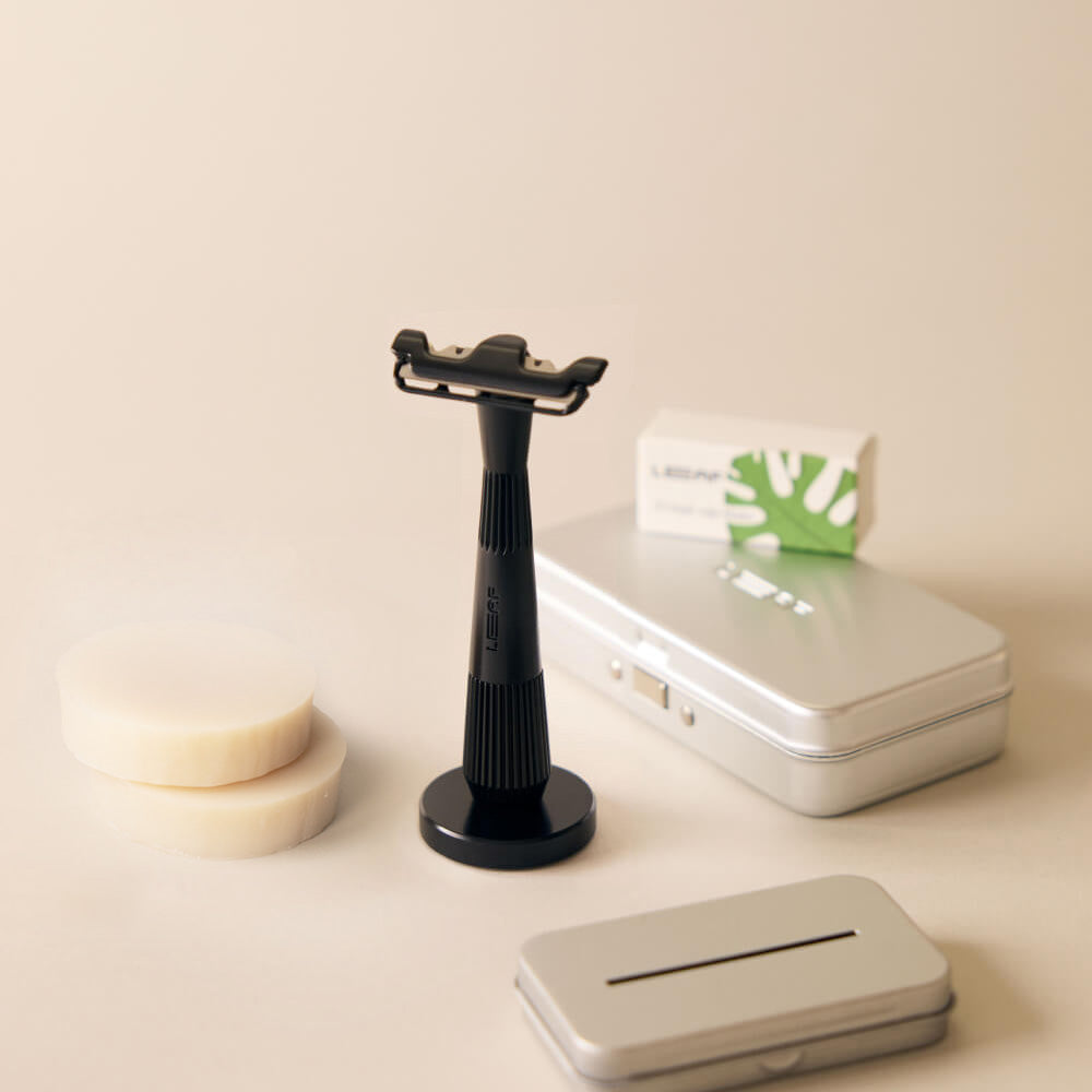 The black single edge super bundle with the single edge razor, stand, blades, case, recycling tin, and shave soap bar