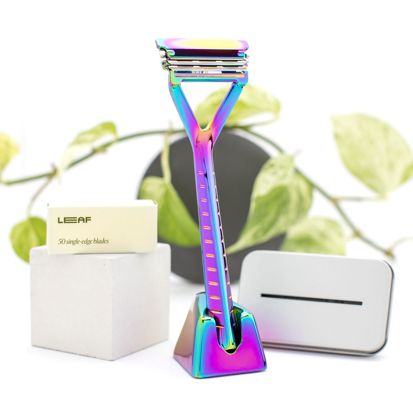 The Leaf Kit | Three-Blade Razor + Razor Stand + Razor Blades | Leaf Shave